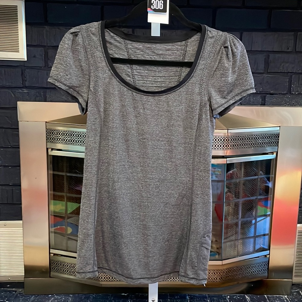 306 Lululemon Run Back On Track Short Sleeve Tech Sz 4 Heathered Black